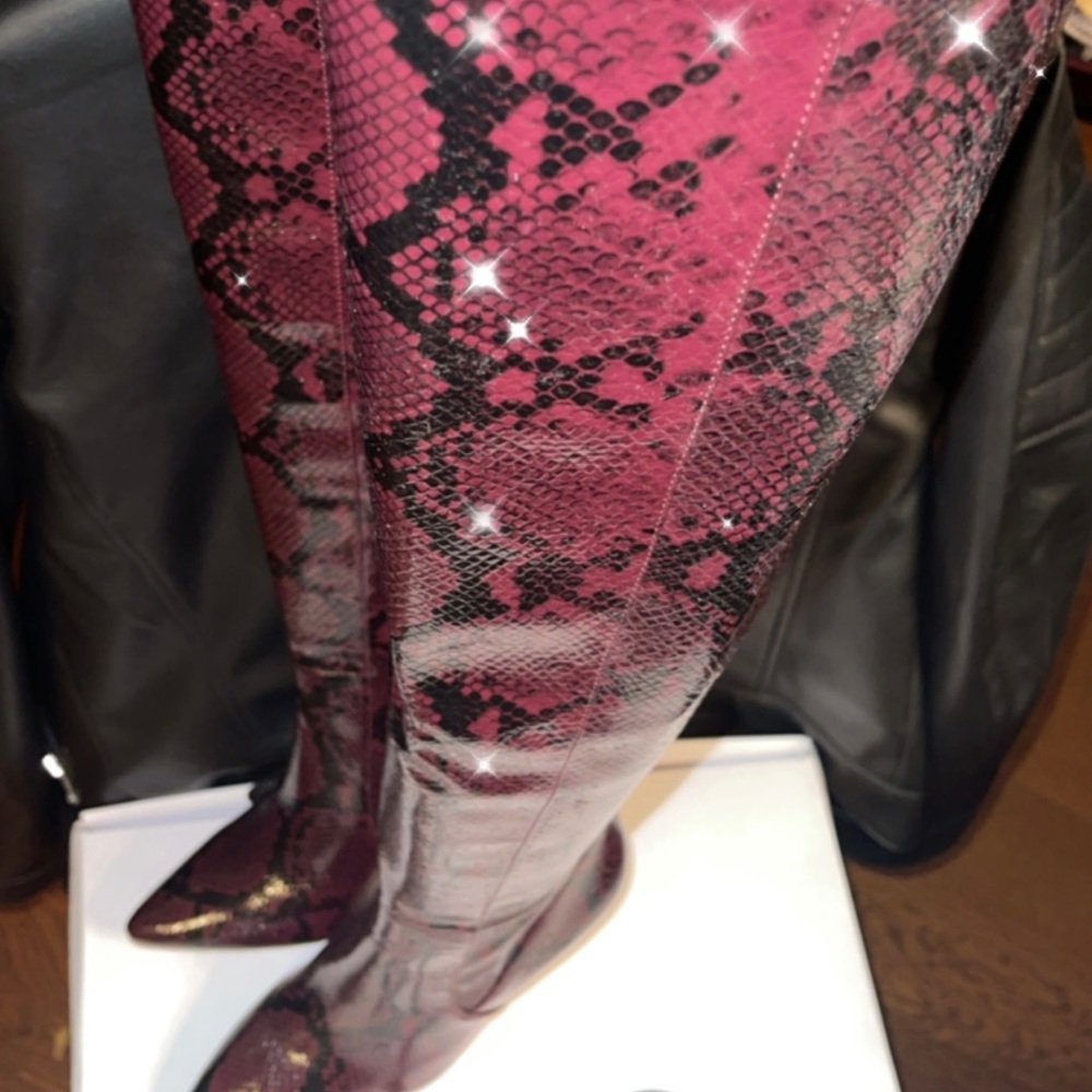 Sophialaan Tall Stiletto Boot
ALDO